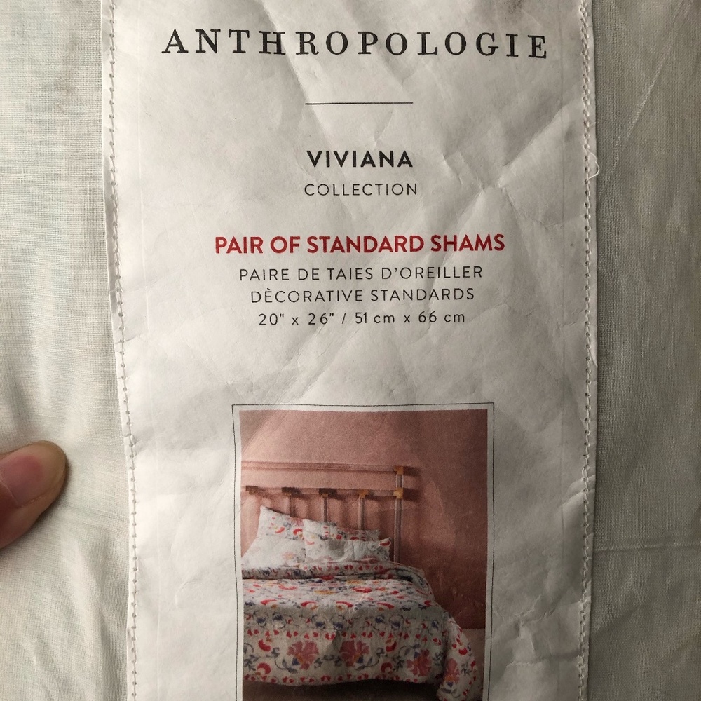 NWT Pair of Standard Shams Viviana Collection